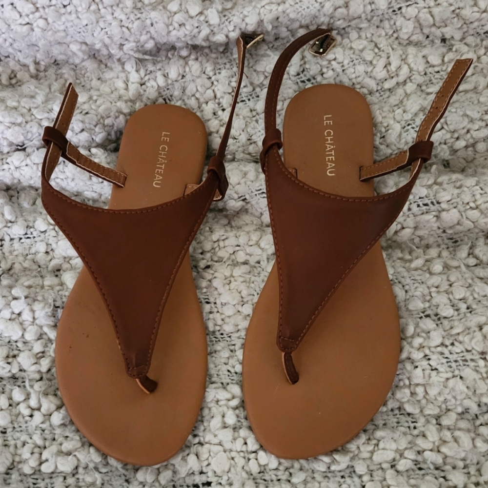 NWT tan flat thong, gladiator, adjustable strap sandals